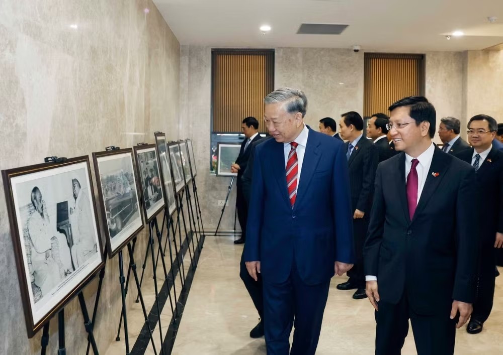 Party General Secretary, State President To Lam Meets with Embassy Staff and Vietnamese Community in India
