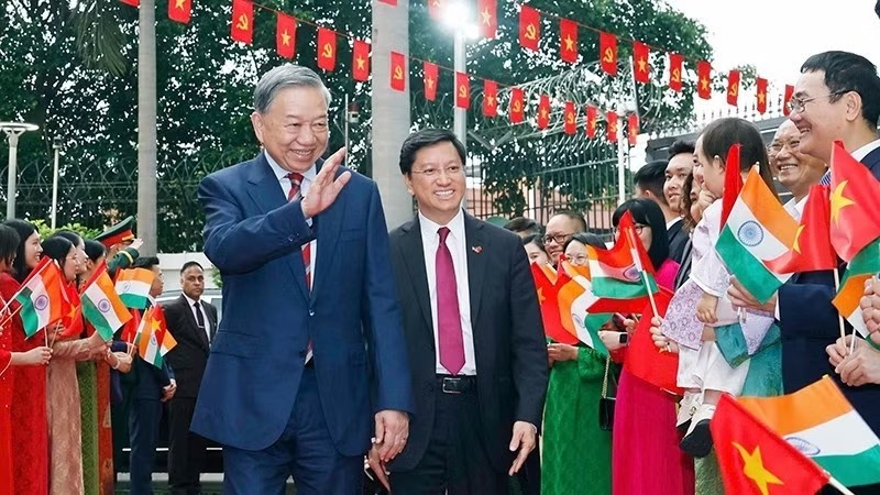 Party General Secretary, State President To Lam Meets with Embassy Staff and Vietnamese Community in India