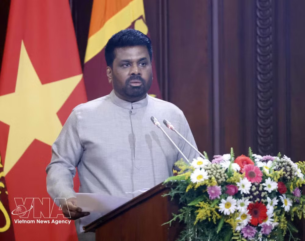 Sri Lankan President Anura Kumara Dissanayake speaks at the press briefing. (Photo: VNA)