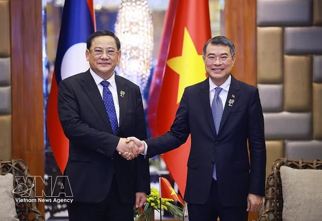 Vietnam News Today (May 9): Vietnam PM Meets with Lao, Malaysian Counterparts in Philippines