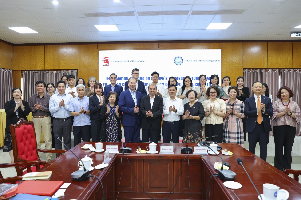 Vietnam-Austria Friendship Association and Austria-Vietnam Society Sign Memorandum of Understanding Vietnam-Austria Friendship Association and Austria-Vietnam Society Sign Memorandum of Understanding