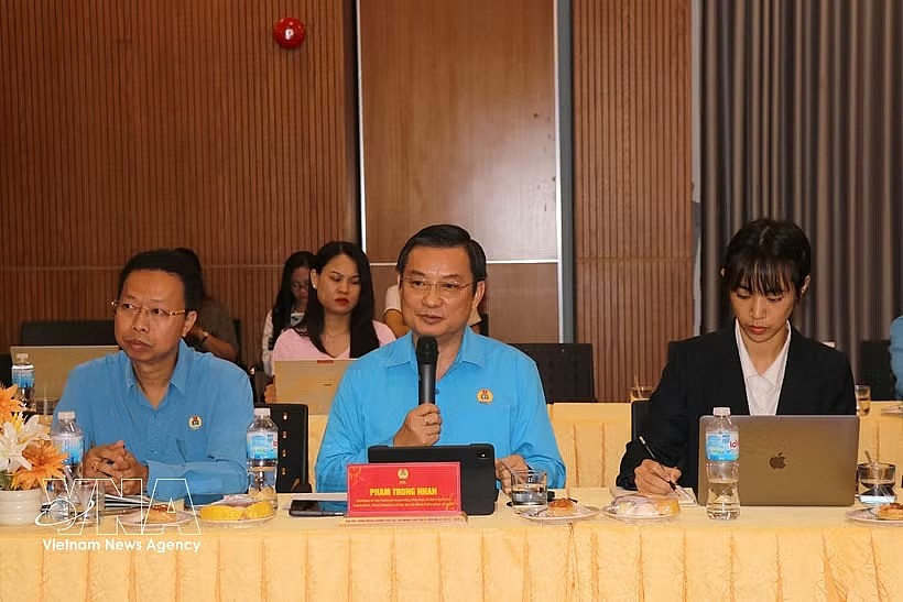 Pham Trong Nhan, Vice President of the Ho Chi Minh City Labour Federation, speaks at a working session with the National Trades Union Congress (NTUC) of Singapore on May 13. (Photo: VNA)