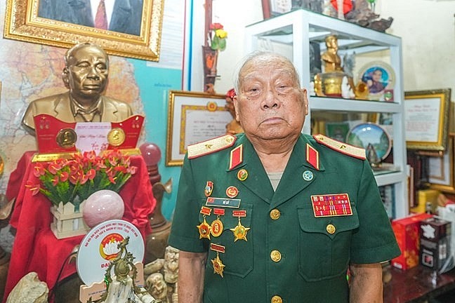 Oldest and Youngest Delegates Share Expectations for the Vietnam Fatherland Front Congress