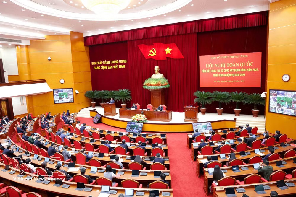 The national conference on reviewing Party organisation and building in 2025 takes place on December 8, 2025. (Photo: VNA)
