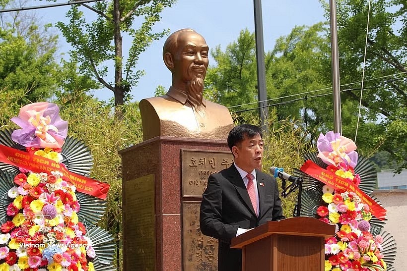 Vietnamese Ambassador to the RoK Vu Ho speaks at the event. (Photo: VNA)