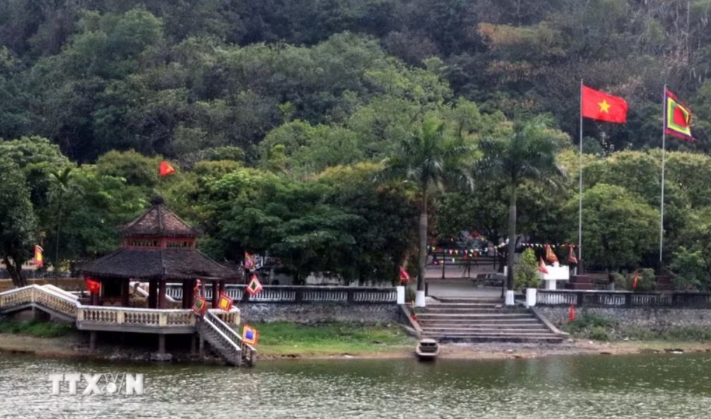 The Bat Canh Son Scenic and Historical Complex in Kim Bang Ward, Ninh Binh Province. (Photo: Dai Nghia/VNA) The Bat Canh Son Scenic and Historical Complex in Kim Bang Ward, Ninh Binh Province. (Photo: Dai Nghia/VNA)