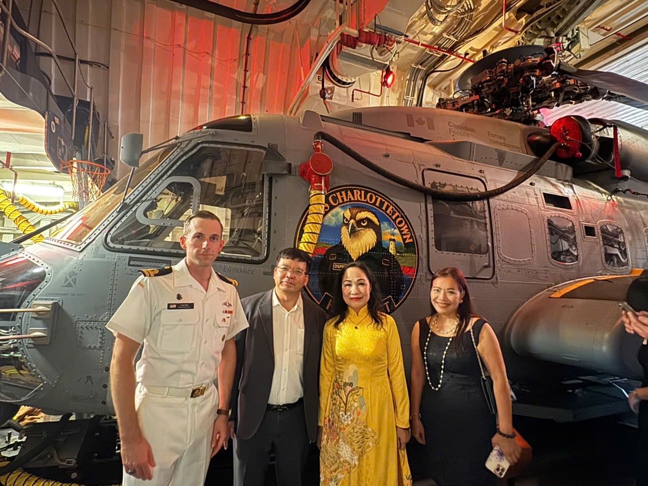 Royal Canadian Navy Ship Pays Friendship Visit to Da Nang, Promoting Cooperation and People-to-People Exchange
