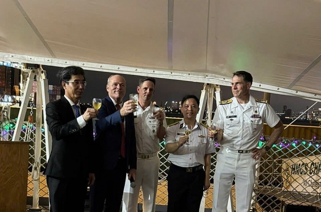 Royal Canadian Navy Ship Pays Friendship Visit to Da Nang, Promoting Cooperation and People-to-People Exchange