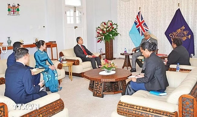 At the meeting between Vietnamese Ambassador to New Zealand and Fiji Phan Minh Giang and Fiji President Ratu Naiqama Tawakecolati Lalabalavu. (Photo: VNA)