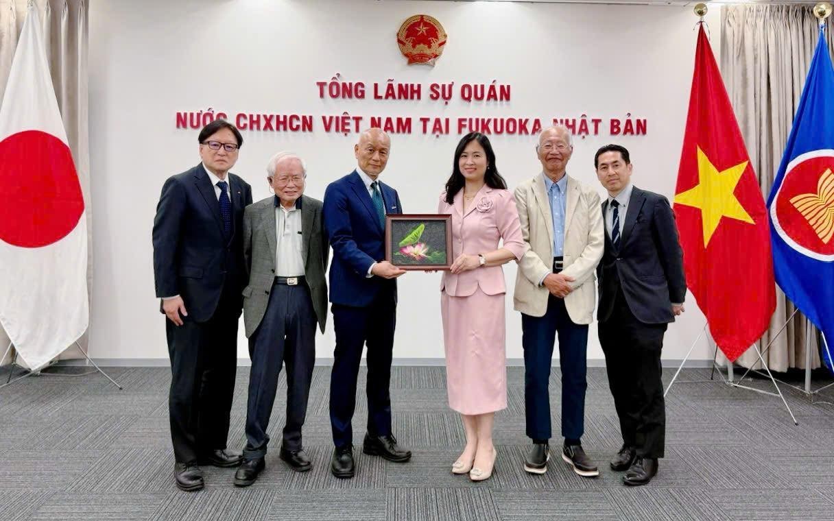 Fukuoka Discusses Directions for Supporting Vietnamese Community in Japan