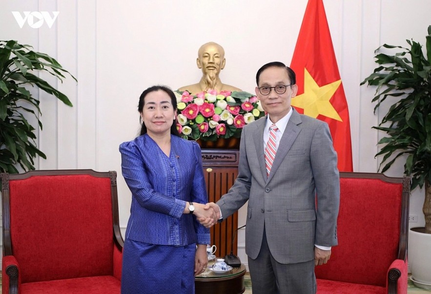 Vietnamese Foreign Minister Le Hoai Trung (R) and newly accredited Cambodian Ambassador Touch Sopharath during their meeting in Hanoi on May 21. Vietnamese Foreign Minister Le Hoai Trung (R) and newly accredited Cambodian Ambassador Touch Sopharath during their meeting in Hanoi on May 21.