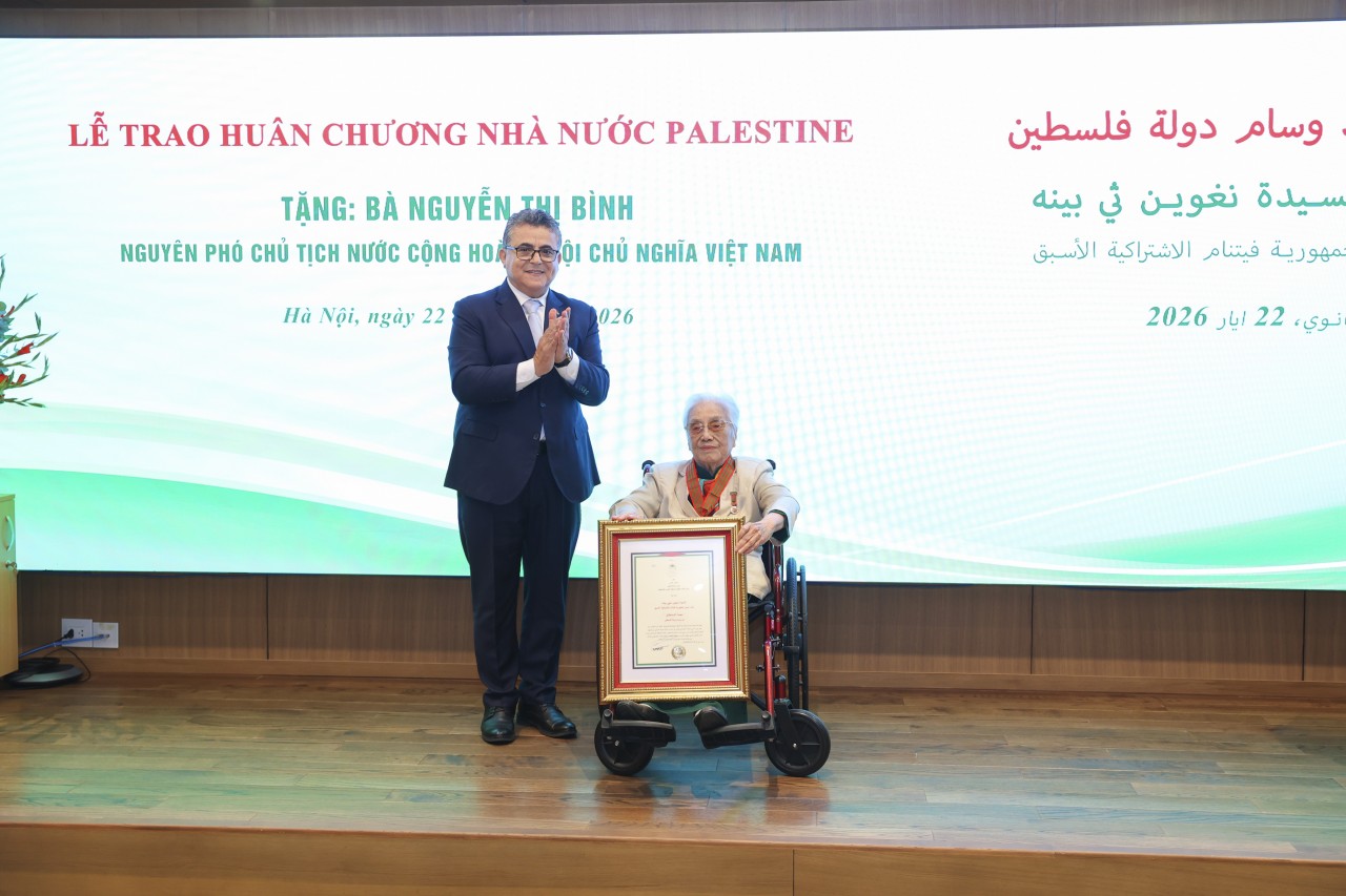 Former Vice President Nguyen Thi Binh Awarded the State of Palestine’s “Star of Merit” Order
