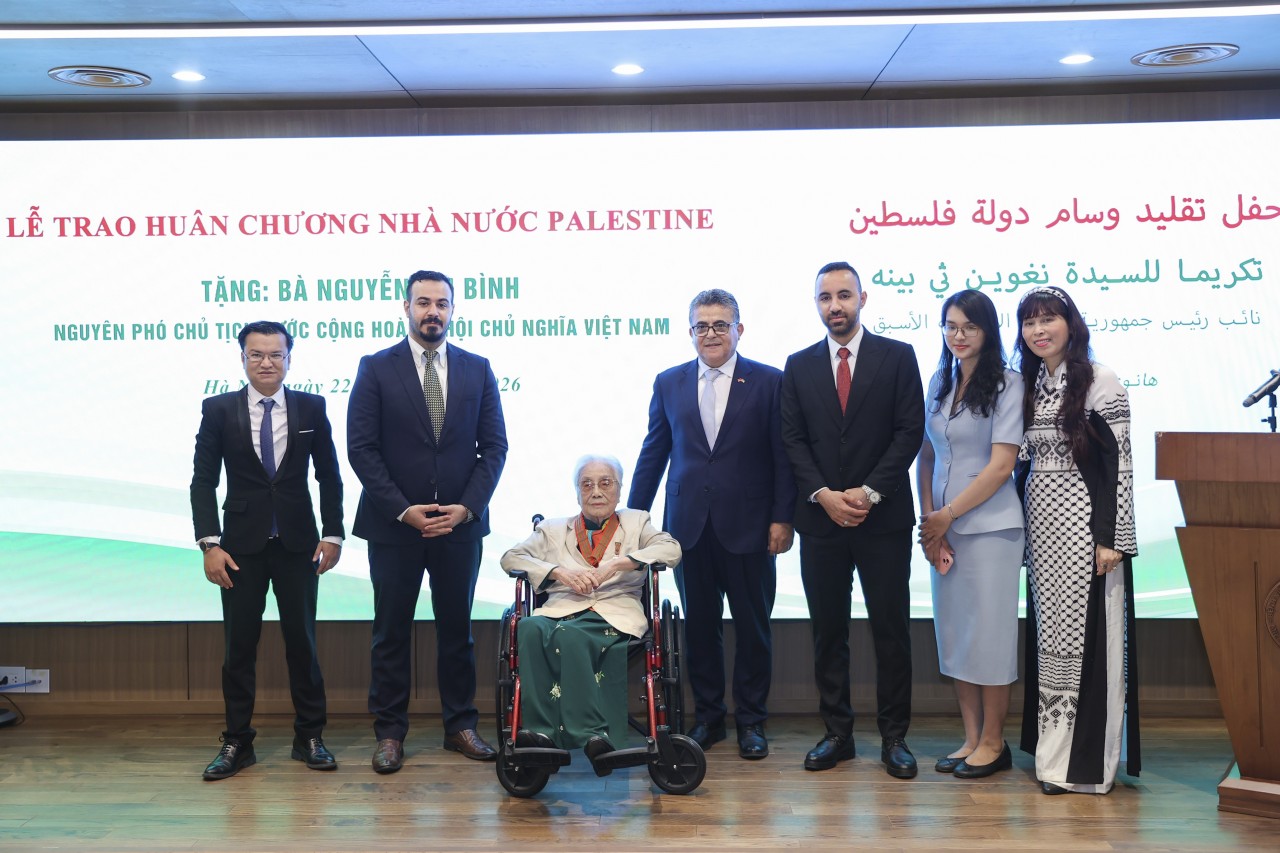 Former Vice President Nguyen Thi Binh Awarded the State of Palestine’s “Star of Merit” Order