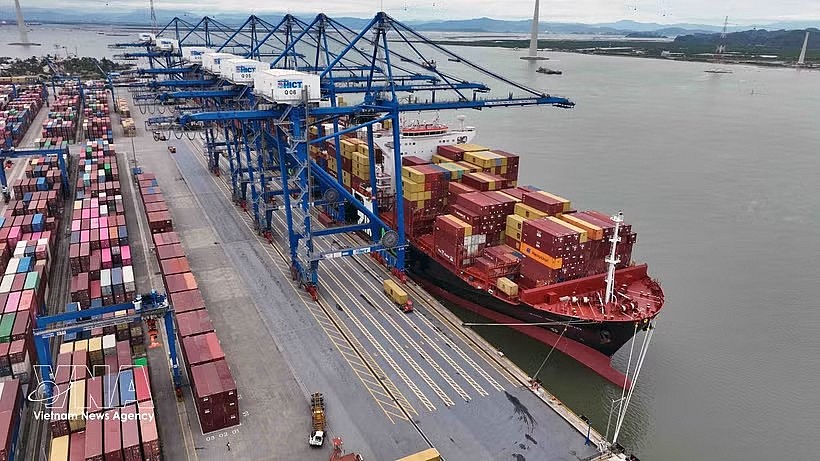 Exports and imports are handled at Hai Phong International Container Terminal. (Photo: VNA)