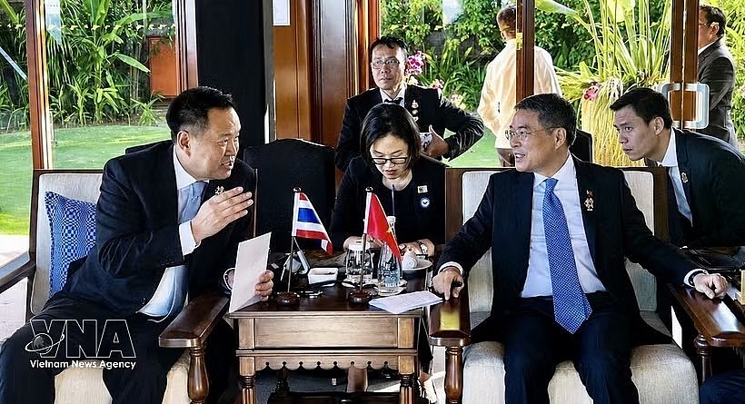 Vietnamese Prime Minister Le Minh Hung (R) meets with Thai Prime Minister Anutin Charnvirakul on May 8 as part of his trip to attend the 48th ASEAN Summit in Cebu, the Philippines. (Photo: VNA) Vietnamese Prime Minister Le Minh Hung (R) meets with Thai Prime Minister Anutin Charnvirakul on May 8 as part of his trip to attend the 48th ASEAN Summit in Cebu, the Philippines. (Photo: VNA)