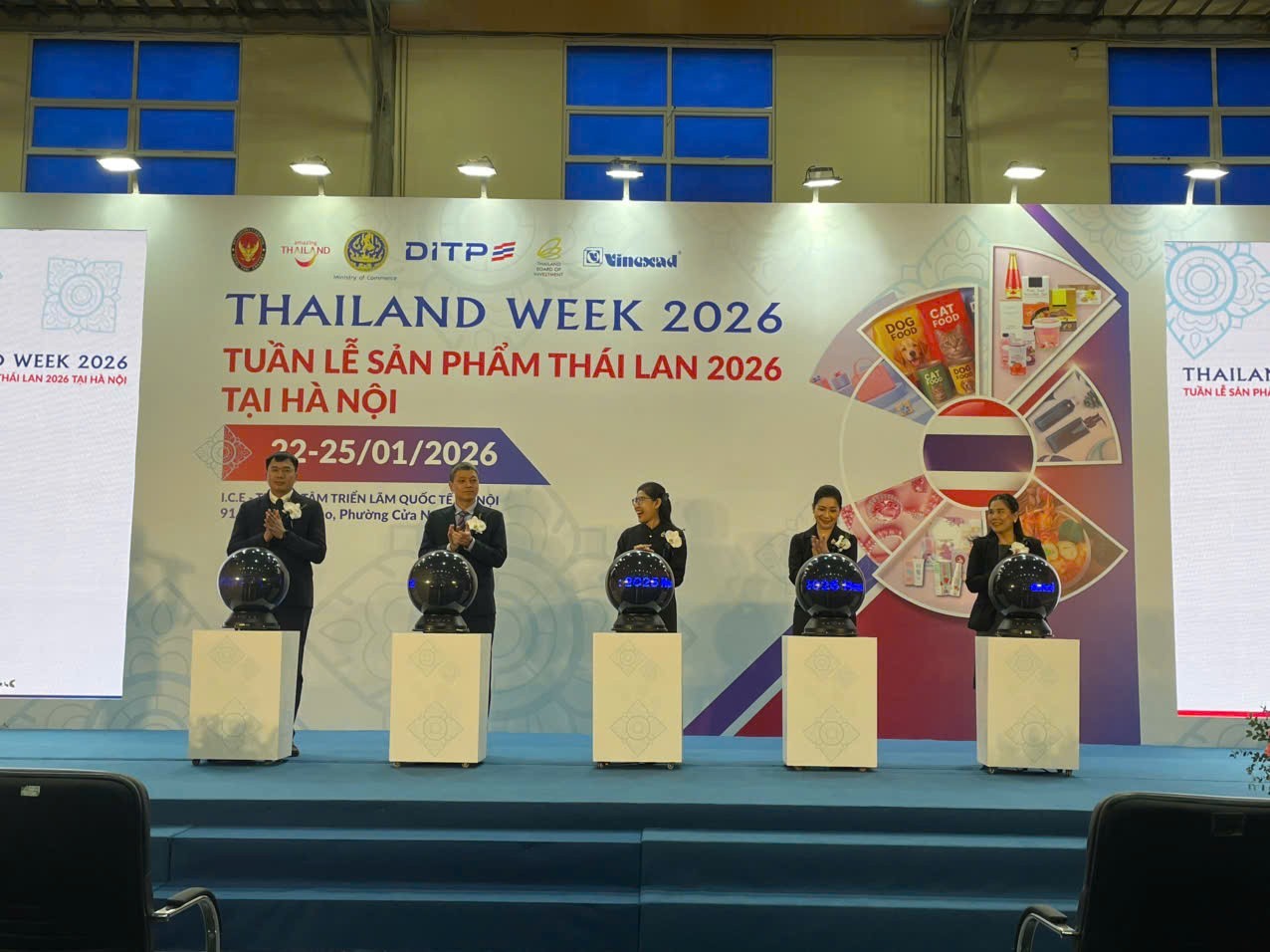 Shaping New Milestone for Vietnam-Thailand Comprehensive Strategic Partnership Shaping New Milestone for Vietnam-Thailand Comprehensive Strategic Partnership