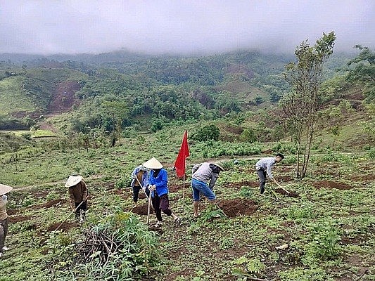 Beyond the Classroom: Muong Nhe’s Teachers Help Families Escape Poverty