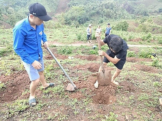 Beyond the Classroom: Muong Nha’s Teachers Help Families Escape Poverty Beyond the Classroom: Muong Nha’s Teachers Help Families Escape Poverty