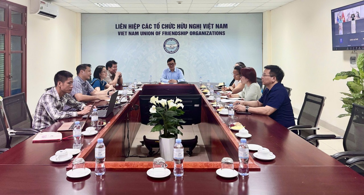 Viet Nam and Venezuela Promote People-to-People Exchanges and Share Development Experience
