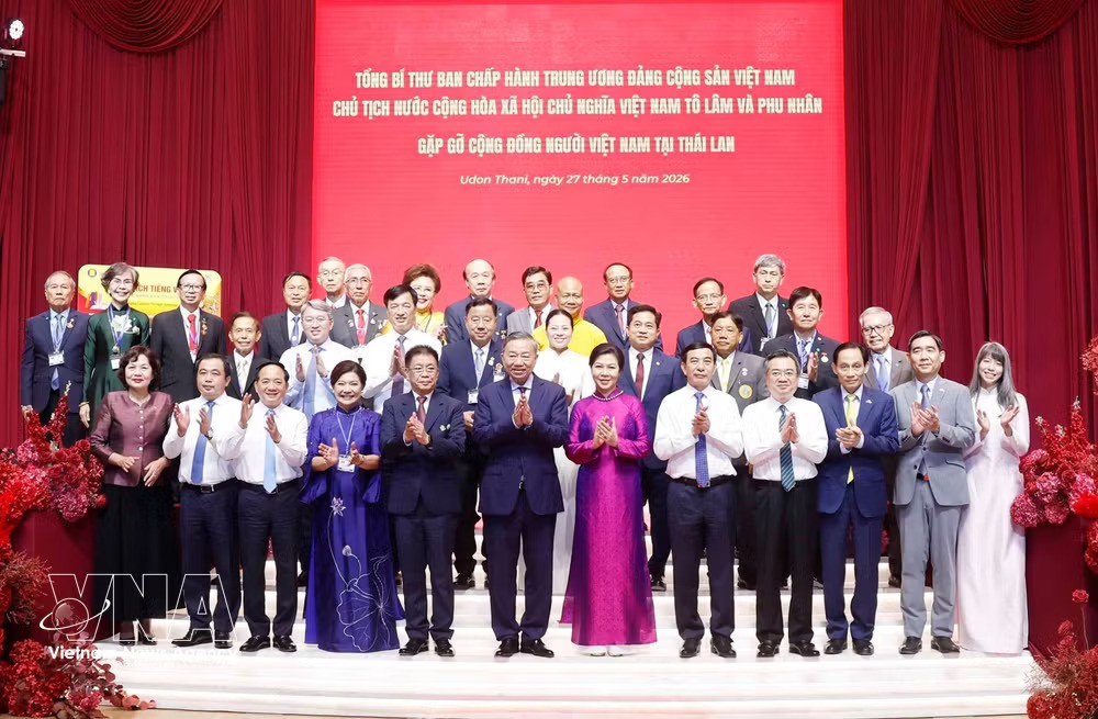 Party General Secretary and State President To Lam, his spouse and participants at the meeting. (Photo: VNA) Party General Secretary and State President To Lam, his spouse and participants at the meeting. (Photo: VNA)