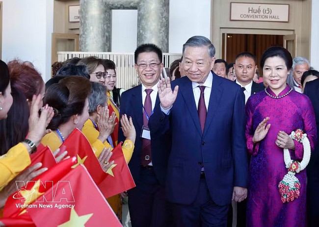Top Leader Talks Economic Rise, State Overhaul with OV Community in Thailand