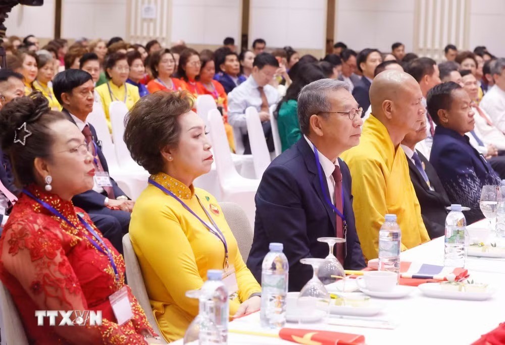 Representatives of the Vietnamese community in Thailand attend a meeting with General Secretary and State President To Lam and his spouse. (Photo: Thong Nhat/VNA) Representatives of the Vietnamese community in Thailand attend a meeting with General Secretary and State President To Lam and his spouse. (Photo: Thong Nhat/VNA)