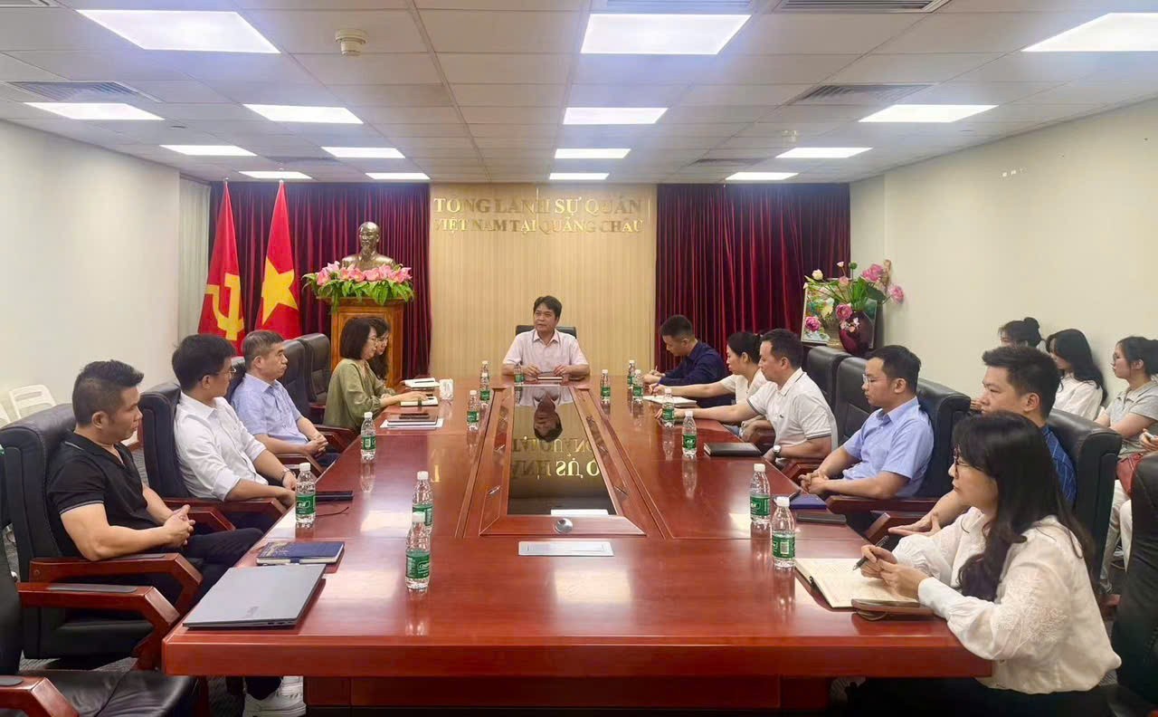 Uncle Ho in Hearts of Young Generation in Guangzhou, China
