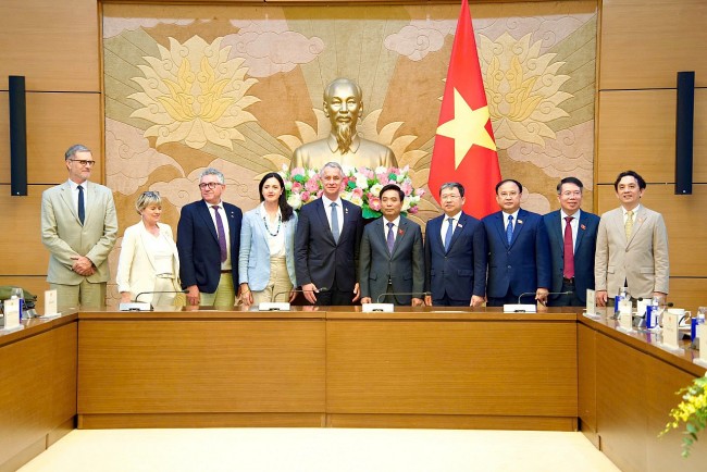 Vietnam and France Promote Parliamentary and Defense-Security Cooperation