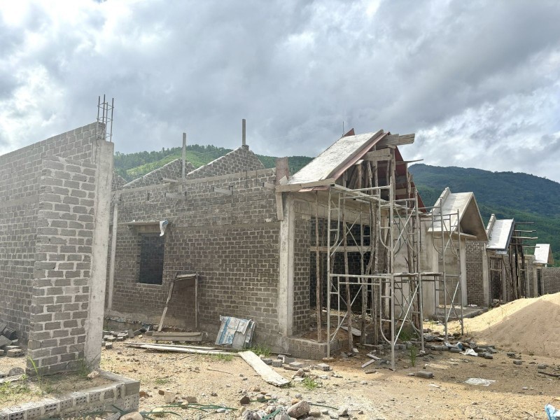 Resettlement houses in Tbung Village (Dak Song Commune) have been built with durable structures. (Photo: Minh Ngoc/gialai.gov.vn)