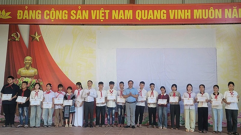 From Temporary Classrooms in A Pa Chai to 100% Graduation Rate