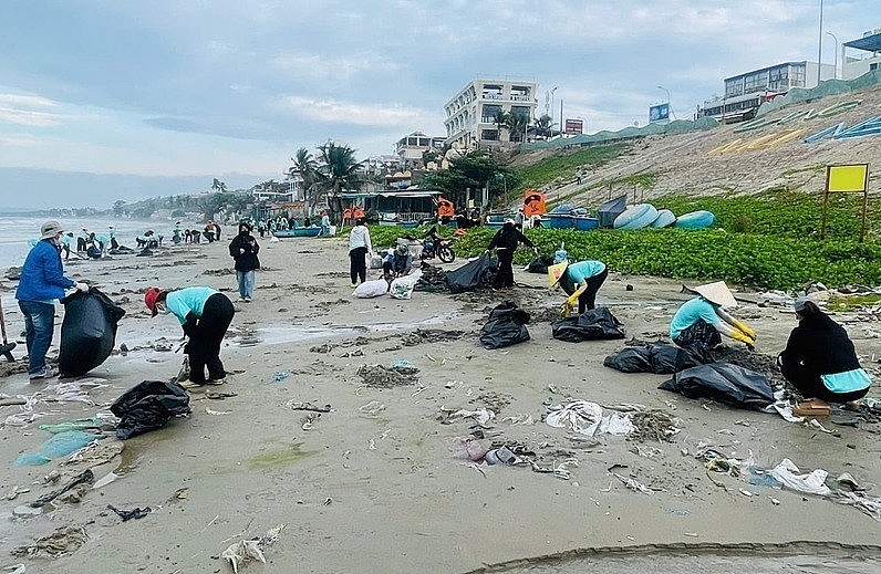 Nationwide Movement Launched on Environment Protection For a Green, Clean, and Beautiful Vietnam Nationwide Movement Launched on Environment Protection For a Green, Clean, and Beautiful Vietnam