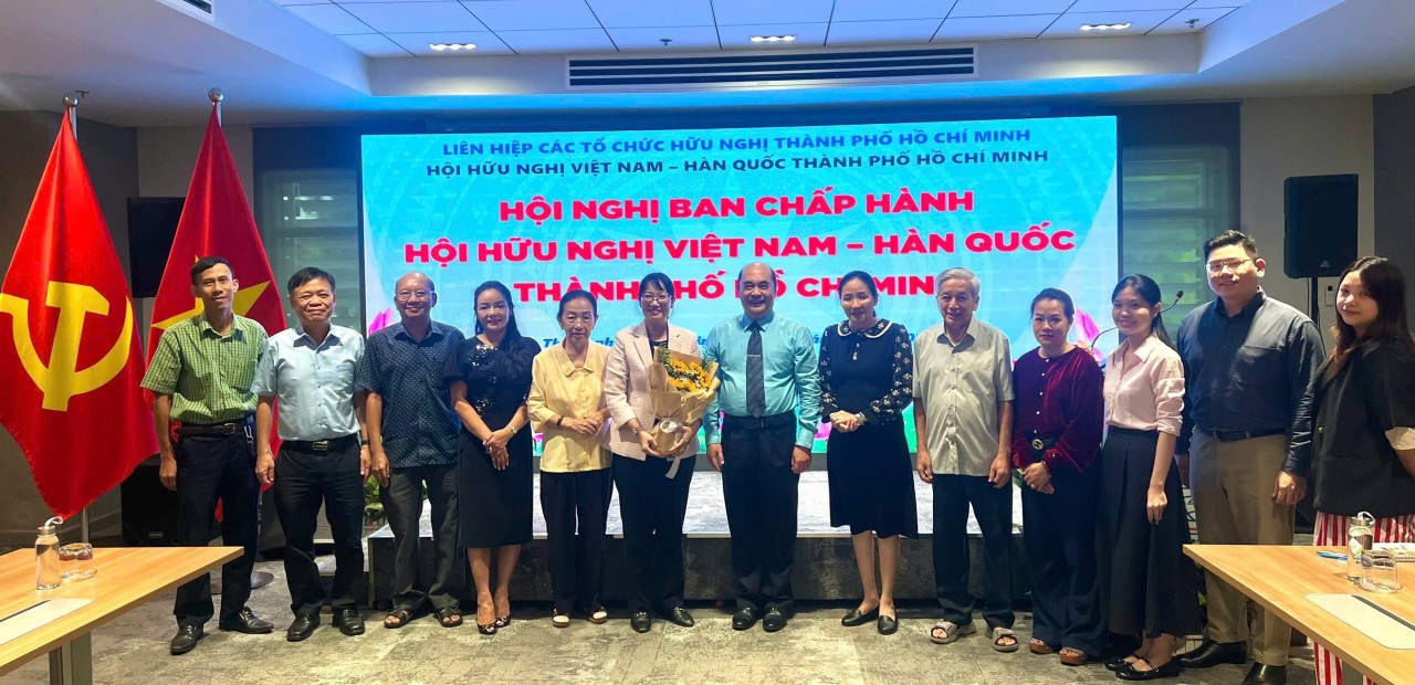 Tran Thi Dieu Thuy appointed President of the Viet Nam-RoK Friendship Association of Ho Chi Minh City. (Photo: HUFO) Tran Thi Dieu Thuy appointed President of the Viet Nam-RoK Friendship Association of Ho Chi Minh City. (Photo: HUFO)