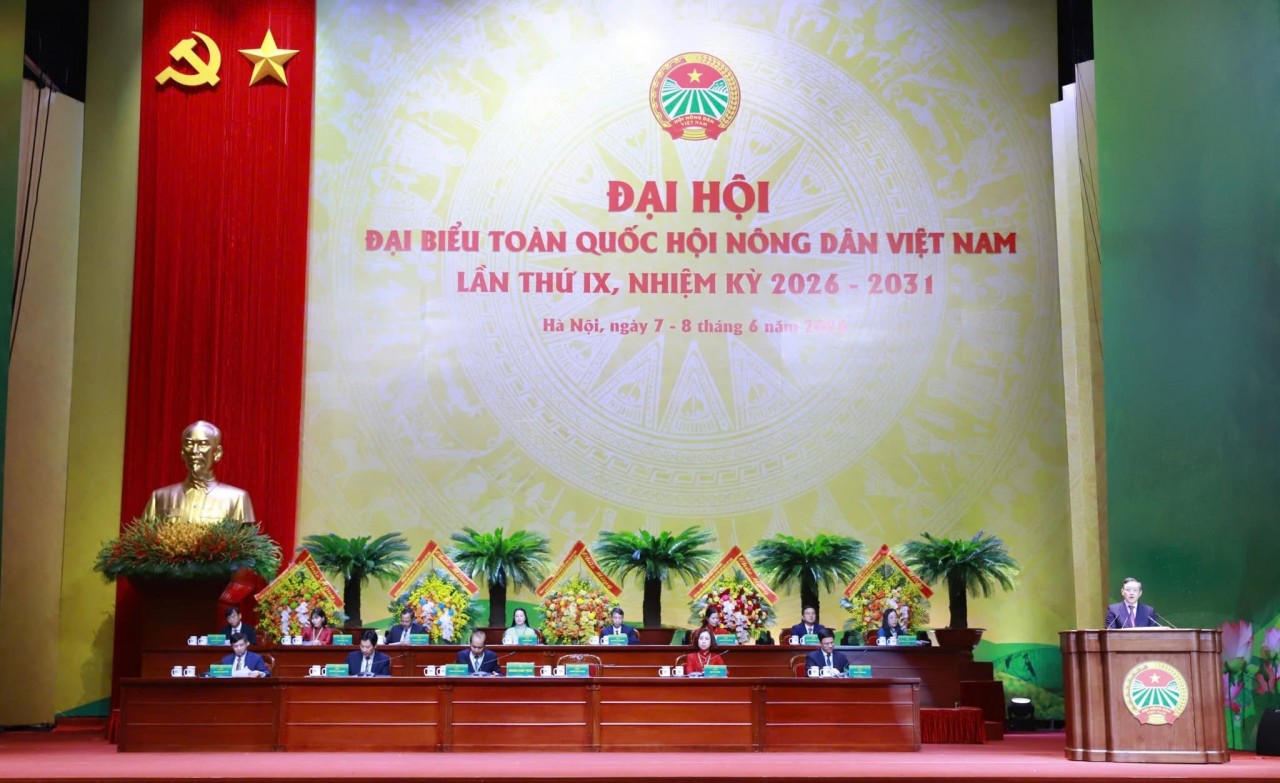 Luong Quoc Doan, Member of the Party Central Committee and Chairman of the Central Committee of the Vietnam Farmers’ Union, delivers the opening address at the Congress. (Photo: Khong Chi)