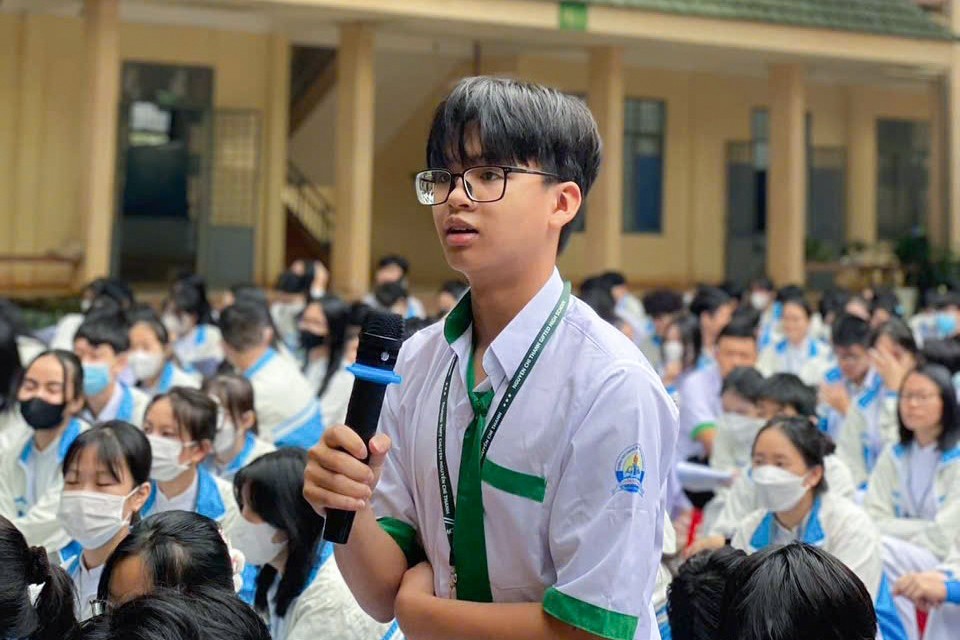 Vietnamese High School Student Wins Scholarship to University of Connecticut