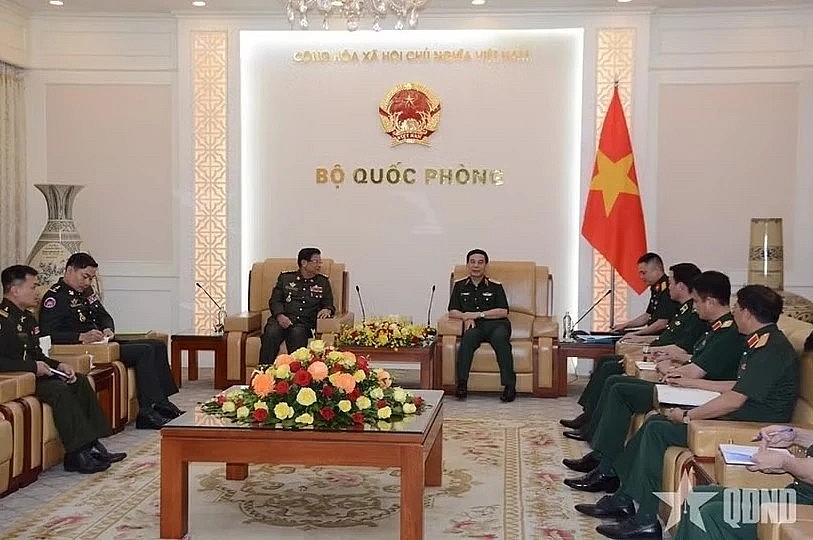 General Phan Van Giang, Politburo member, Deputy Prime Minister and Minister of National Defence, receives his Lao counterpart ( Photo: qdnd.vn) General Phan Van Giang, Politburo member, Deputy Prime Minister and Minister of National Defence, receives his Lao counterpart ( Photo: qdnd.vn)