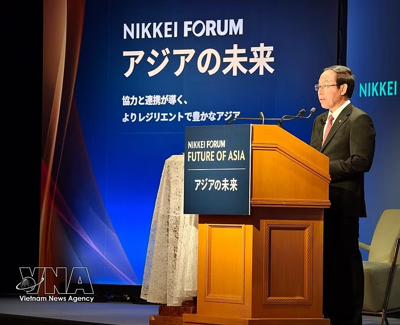 Vietnamese Deputy Prime Minister Le Tien Chau delivers a speech at the 31st Future of Asia Conference in Tokyo on June 11 (Photo: VNA) Vietnamese Deputy Prime Minister Le Tien Chau delivers a speech at the 31st Future of Asia Conference in Tokyo on June 11 (Photo: VNA)