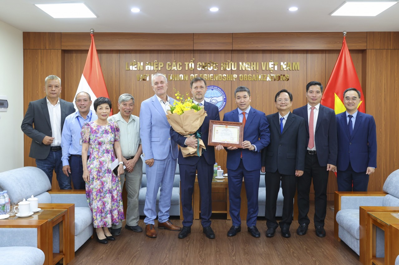 Hungarian Ambassador to Vietnam Receives “For Peace and Friendship among Nations” Medal Hungarian Ambassador to Vietnam Receives “For Peace and Friendship among Nations” Medal