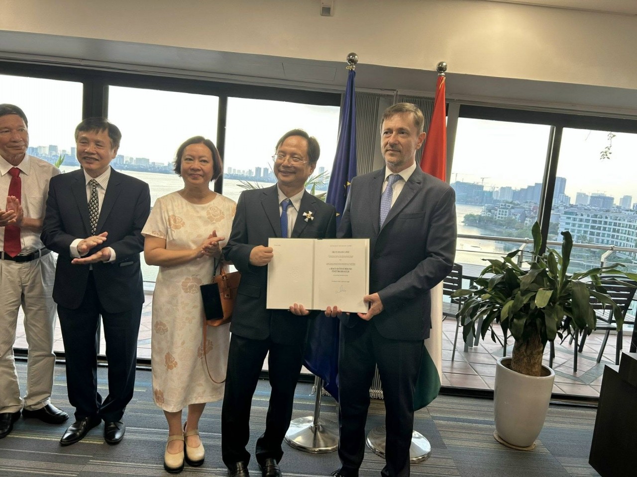 President of Vietnam - Hungary Friendship Association Honored with Hungarian Cross of Merit
