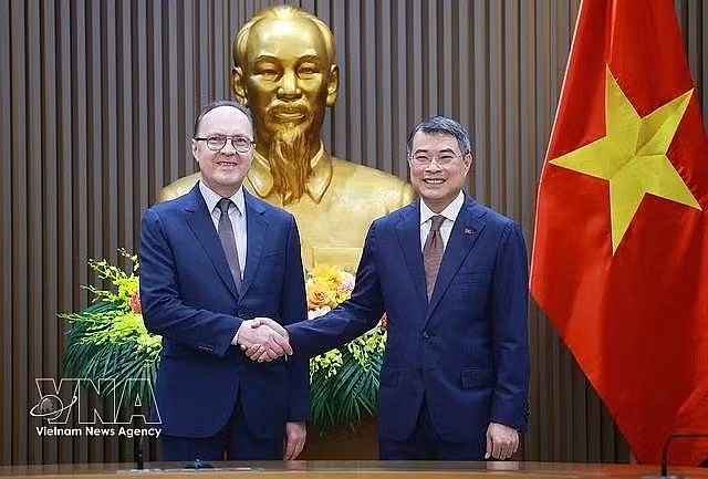 Prime Minister Le Minh Hung (R) receives Russian Ambassador to Vietnam Gennady Bezdetko in May 2026. (Photo: VNA) Prime Minister Le Minh Hung (R) receives Russian Ambassador to Vietnam Gennady Bezdetko in May 2026. (Photo: VNA)