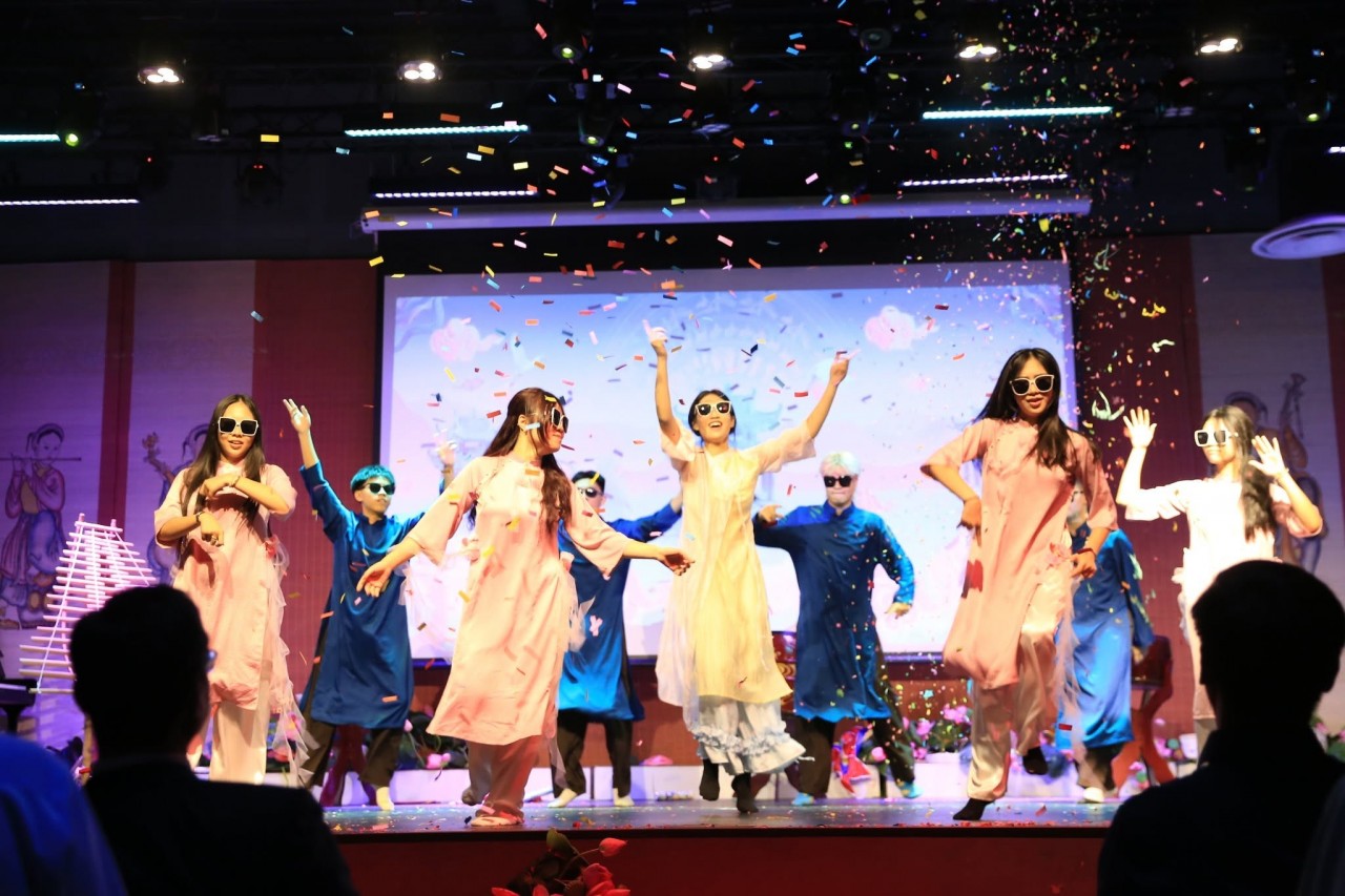 Overseas Vietnamese Youth Promote Vietnamese Culture in Paris Through the “Bonjour Vietnam” Festival Overseas Vietnamese Youth Promote Vietnamese Culture in Paris Through the “Bonjour Vietnam” Festival