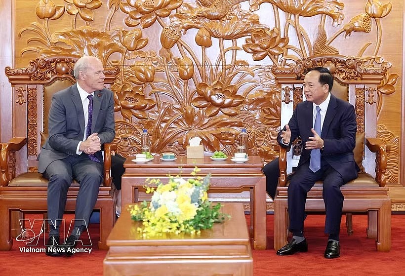 Politburo member, Secretary of the Party Central Committee and head of the committee's Commission for Information, Education and Mass Mobilisation Trinh Van Quyet holds a meeting with Canadian Ambassador to Vietnam Jim Nickel on June 16, 2026. (Photo: VNA)