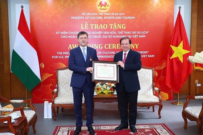 Hungarian Ambassador to Vietnam Awarded “For the Cause of Culture, Sports and Tourism” Medal