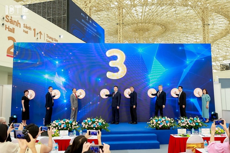 Delegates open the International Baby Products & Toys Expo (IBTE Hanoi 2026) on June 18. (Photo: thoibaotaichinhvietnam.vn)