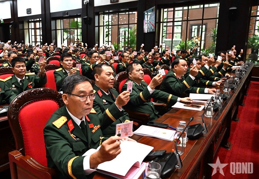 Delegates vote to adopt the Congress Resolution. (Photo: People's Army Newspaper) Delegates vote to adopt the Congress Resolution. (Photo: People's Army Newspaper)