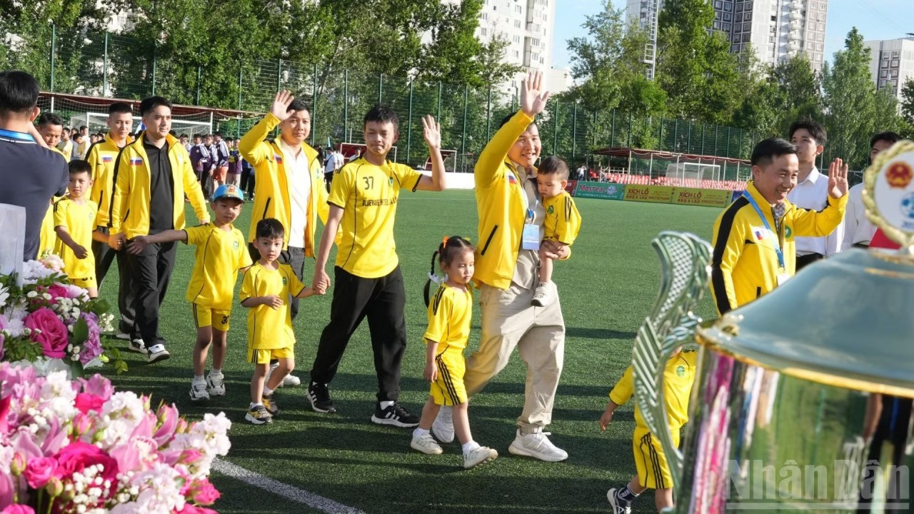 FC Song Lam Nghe An Moscow participates in the tournament. (Photo: People's Newspaper)