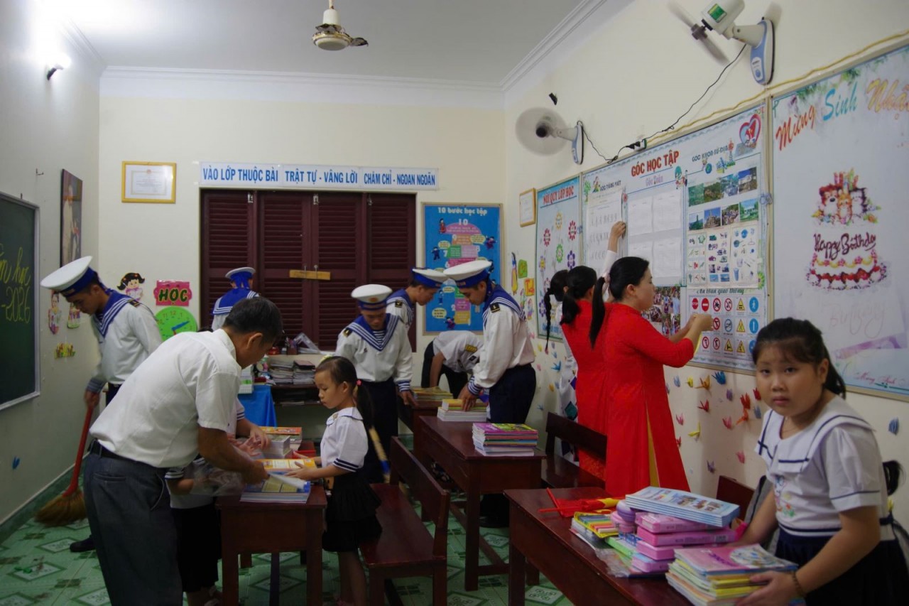 Military-civilian solidarity for the nation's next generation. (Photo: baotintuc.vn)
