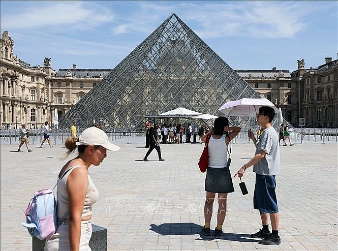 Europe Faces Historic Heatwave, More Than 1,000 Deaths Reported