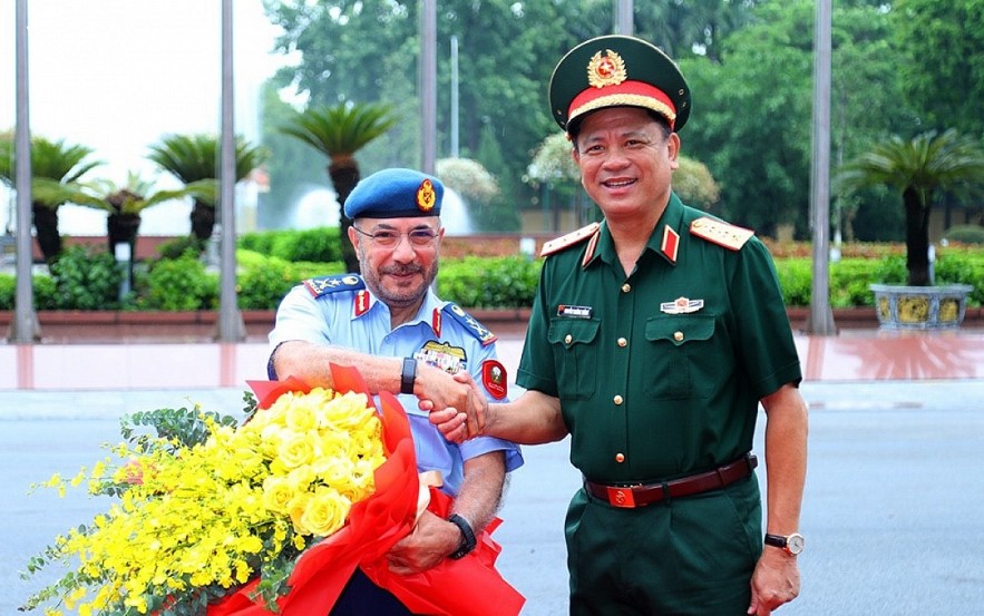 Senior Lieutenant General Nguyen Truong Thang (R), Deputy Minister of National Defence of Vietnam, welcomes Lieutenant General Ibrahim Nasser Mohammed Al Alawi, Undersecretary of the UAE Ministry of Defence, on a visit to Vietnam, in Hanoi on June 30.