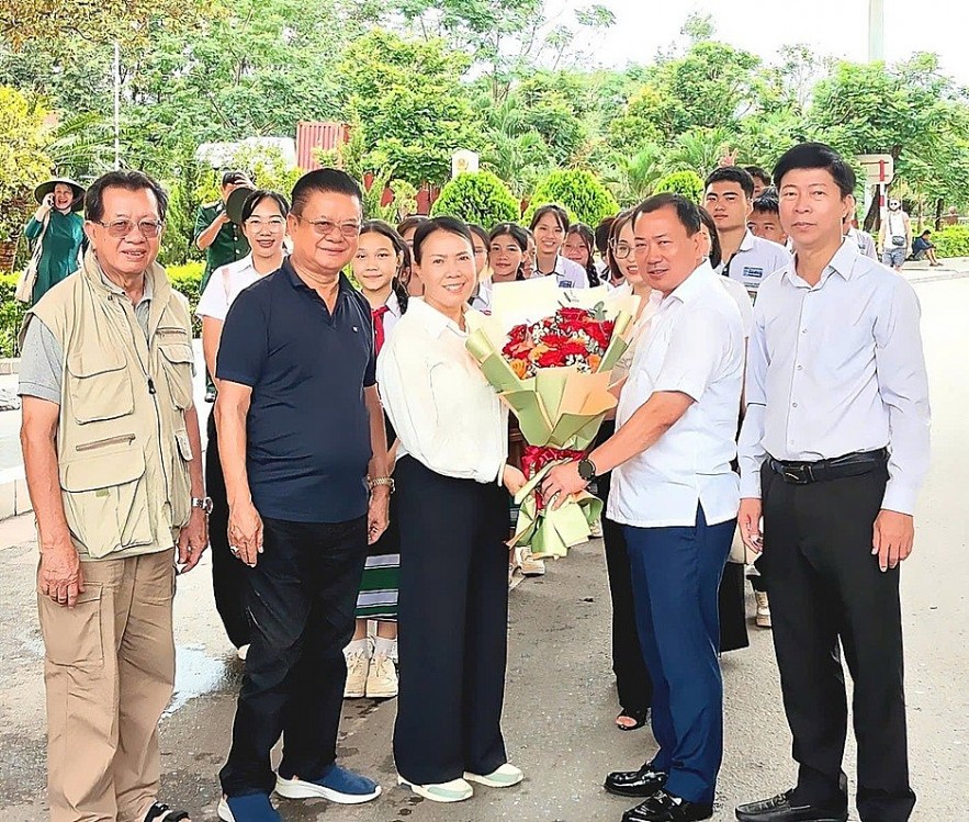 Students from Nguyen Du Lao-Vietnamese Bilingual School Learn about Vietnamese Culture and History Students from Nguyen Du Lao-Vietnamese Bilingual School Learn about Vietnamese Culture and History