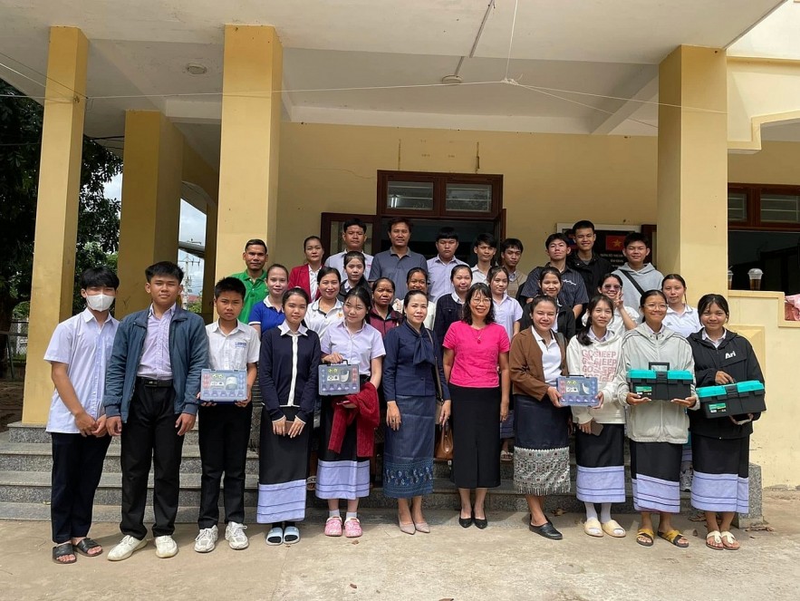 STEM Robotics Training for 30 Teachers and Students at Lao-Vietnamese Friendship School in Sekong STEM Robotics Training for 30 Teachers and Students at Lao-Vietnamese Friendship School in Sekong